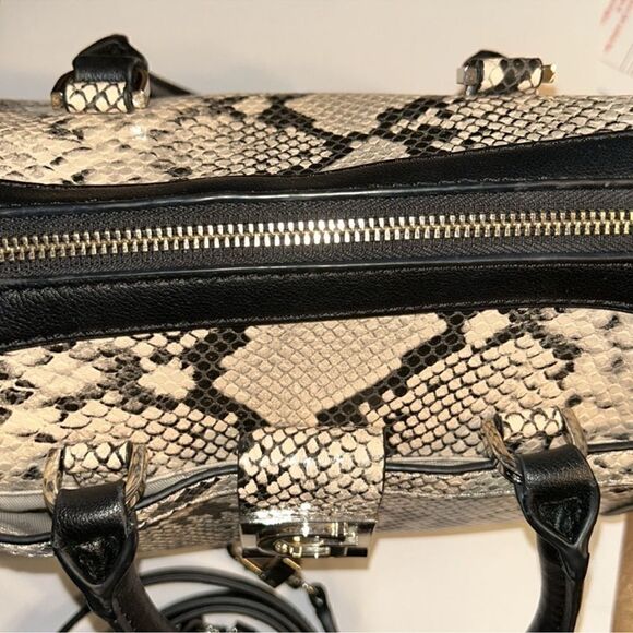 Guess Tan Gray Snake Python Faux Leather
Crossbody Bag. - Picture 12 of 16